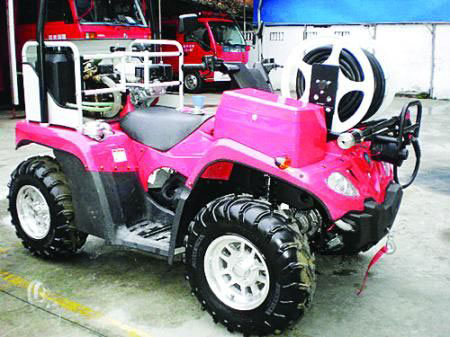 四輪消防摩托車