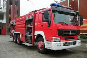 泉州添滅火尖刀—干粉泡沫聯(lián)用消防車