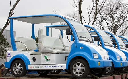 電動(dòng)運(yùn)鈔車用以運(yùn)載各銷售點(diǎn)的零錢