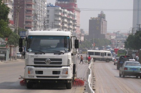 &ldquo;四合一&rdquo;的新型洗掃車