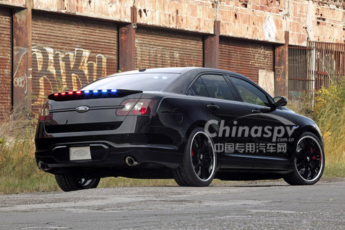 Stealth概念車的設(shè)計(jì)靈感來(lái)自上世紀(jì)五六十年代SR-71隱形戰(zhàn)機(jī)