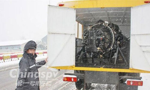 除雪車使用了殲六的發(fā)動機