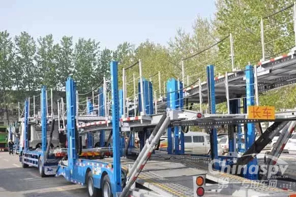 中集東岳轎運車交付上海客戶