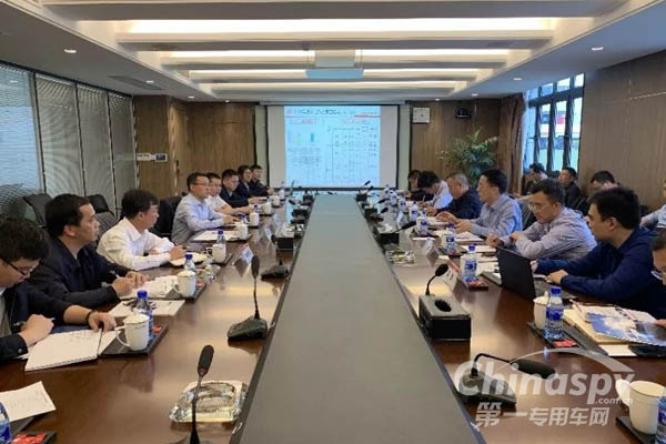 龍馬環(huán)衛(wèi)與東風(fēng)股份簽訂400臺(tái)環(huán)衛(wèi)車底盤