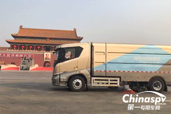 比亞迪全新T8純電動(dòng)洗掃車為70周年盛典路面清掃工作提供堅(jiān)實(shí)保障