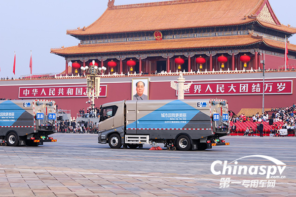 比亞迪全新T8純電動(dòng)洗掃車為70周年盛典路面清掃工作提供堅(jiān)實(shí)保障