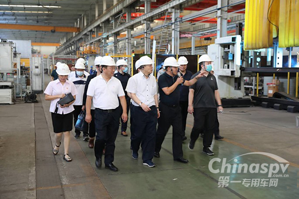 清華大學(xué)國(guó)情研究院院長(zhǎng)胡鞍鋼到訪中集華駿