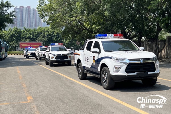 慶鈴達(dá)咖H自動擋皮卡“入伍”重慶市公安局交巡警總隊