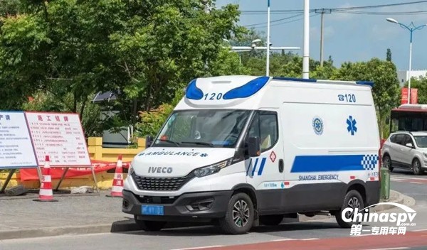 依維柯DAILY底盤改裝的救護車