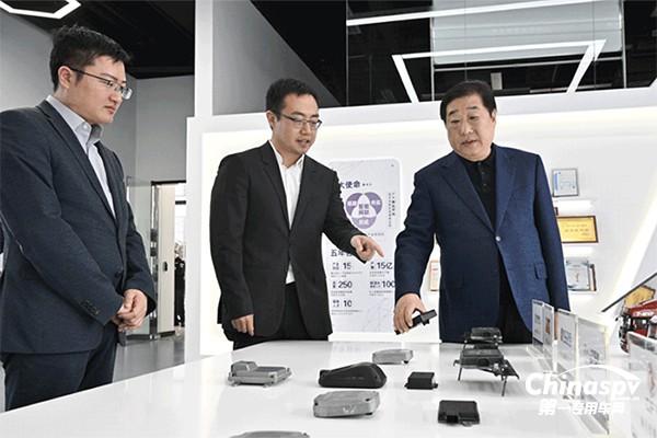 譚旭光：科技不能用資本包裝，青年科學(xué)家要清楚財(cái)富不是從天上掉下來的！