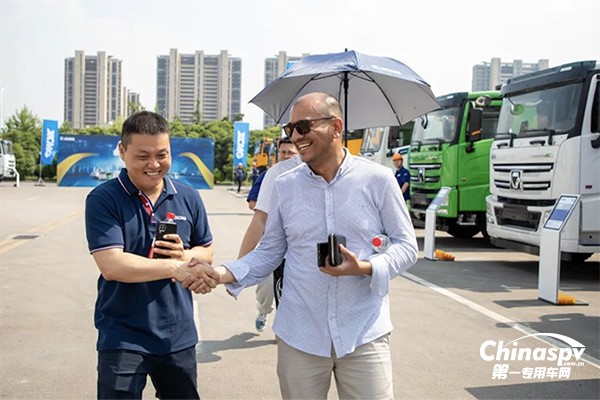 匠心承載 智見(jiàn)未來(lái)！400名國(guó)際客戶(hù)相聚徐工汽車(chē)