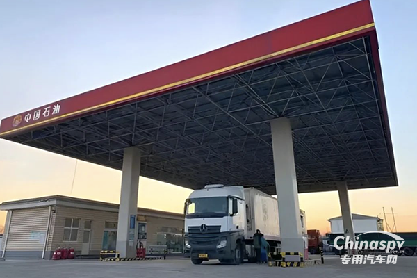 從“冷鏈村”到“奔馳村”，他們?yōu)楹芜x擇奔馳卡車？