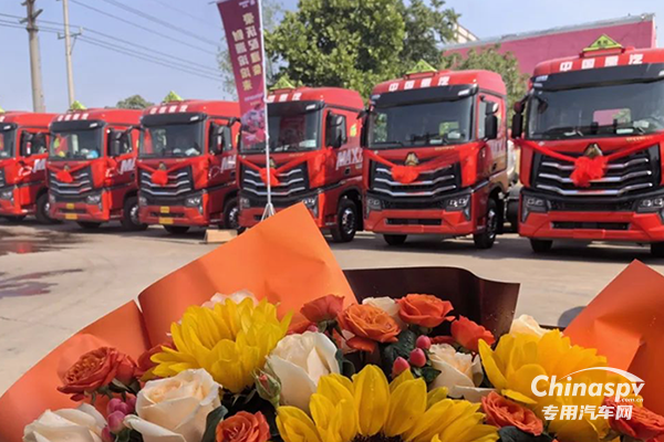 品質(zhì)鑄就卓越 20輛豪沃MAX?；啡細廛嚱桓妒仪f大客戶