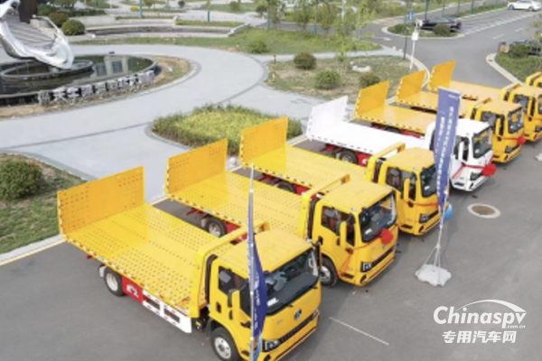 陜汽商用車清障車新平臺(tái)暨德龍G300閃耀上市