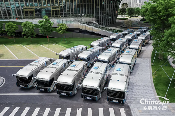 直擊鄭州新能源汽車生態(tài)伙伴大會 宇通環(huán)衛(wèi)自動(dòng)駕駛洗掃車實(shí)力“吸睛”！