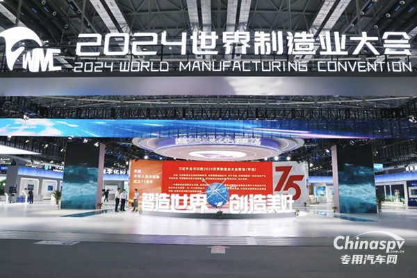 勁旅環(huán)境無人駕駛純電動(dòng)掃路機(jī)亮相世界制造業(yè)大會(huì)