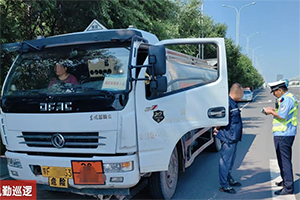 內(nèi)蒙古查獲一非法運輸柴油?；愤\輸車