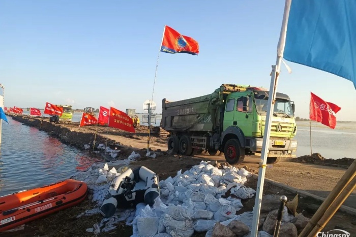 風(fēng)雨同舟！北奔重汽與包頭土右旗共筑抗洪“暖心堤壩”