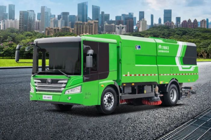 告別“季節(jié)限定”！宇通環(huán)衛(wèi)18噸低入口四季洗掃車解鎖全年高效作業(yè)！