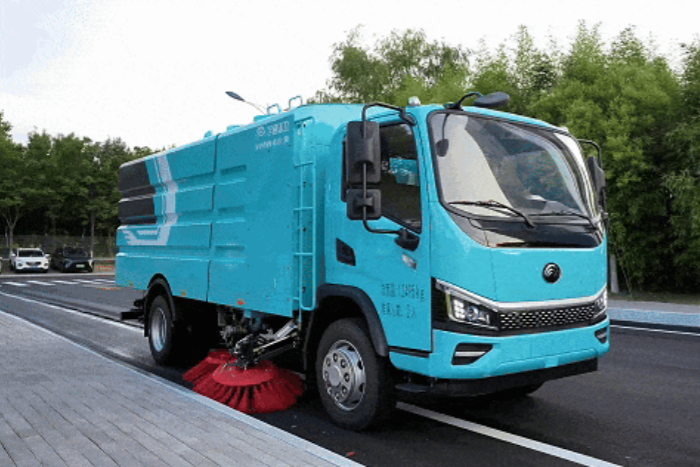 節(jié)能潔凈雙突破！宇通環(huán)衛(wèi)12噸純電動掃路車輕松實現(xiàn)高效作業(yè)！