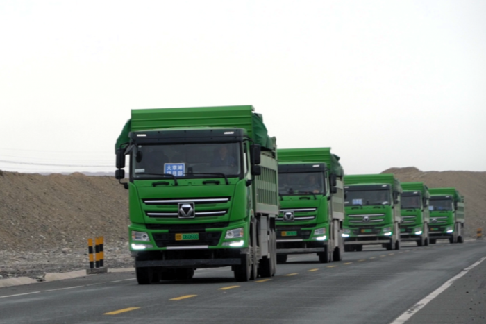 工況直擊！中集車輛DTB·渣土車在嘉峪關(guān)戈壁灘的“硬核”日常