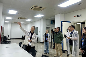 10多家媒體探訪一汽解放無錫研發(fā)基地，體驗發(fā)動機“極限試煉”