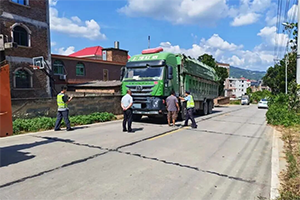 福建一廂式貨車違法運(yùn)輸630公斤危險(xiǎn)品被攔截