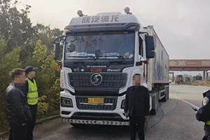 成都查獲一故意撕毀危險品運(yùn)輸標(biāo)志、違規(guī)運(yùn)輸天然氣貨車