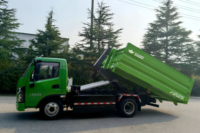 C證可開(kāi)，200公里續(xù)航：五征純電動(dòng)車(chē)廂可卸式垃圾車(chē)如何解決環(huán)衛(wèi)運(yùn)營(yíng)痛點(diǎn)？