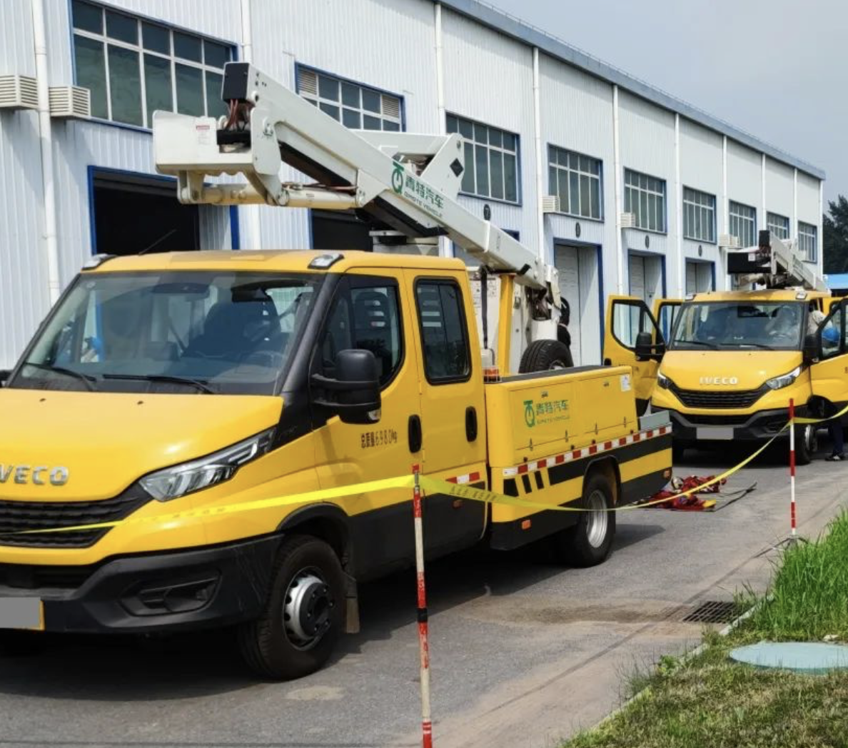 至誠服務，進口依維柯底盤青特牌無支腿絕緣斗臂高空作業(yè)車開展交車培訓