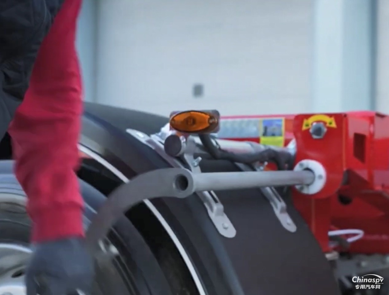 Kassbohrer創(chuàng)新之作：輕松應(yīng)對(duì)各種集裝箱挑戰(zhàn)的掛車