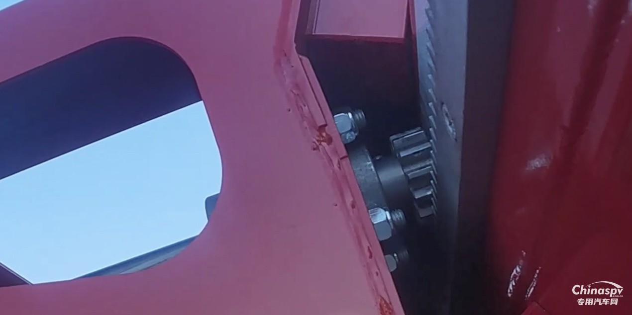 Kassbohrer創(chuàng)新之作：輕松應(yīng)對(duì)各種集裝箱挑戰(zhàn)的掛車