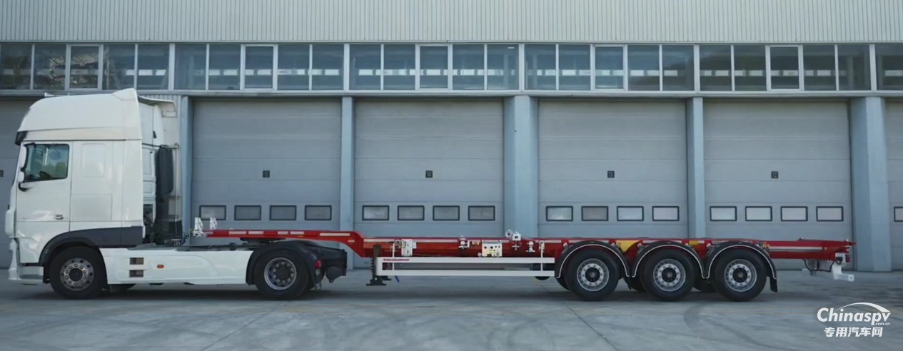 Kassbohrer創(chuàng)新之作：輕松應(yīng)對(duì)各種集裝箱挑戰(zhàn)的掛車