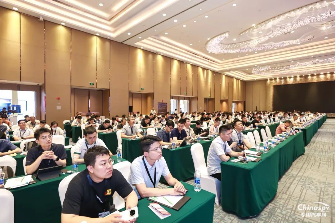 漢德車橋重磅亮相2025重慶智造峰會(huì)！定義可靠、高效、綠色新標(biāo)桿！