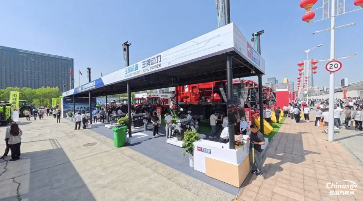 2025年5月25-27日，以“智能農(nóng)機賦能新質(zhì)生產(chǎn)力，科技引領(lǐng)農(nóng)業(yè)現(xiàn)代化”為主題的2025新疆國際農(nóng)業(yè)機械博覽會在新疆國際會展中心舉行。