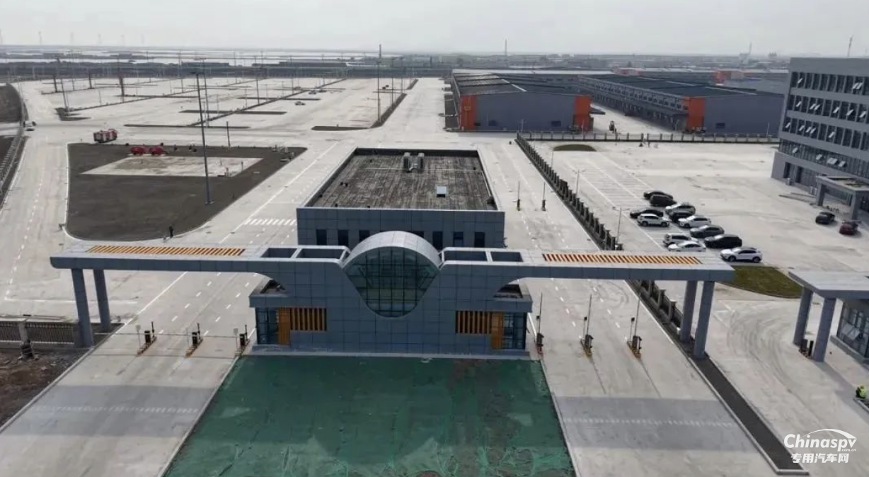 天津南港工業(yè)區(qū)危化品運輸車輛專屬“休息區(qū)”試運營