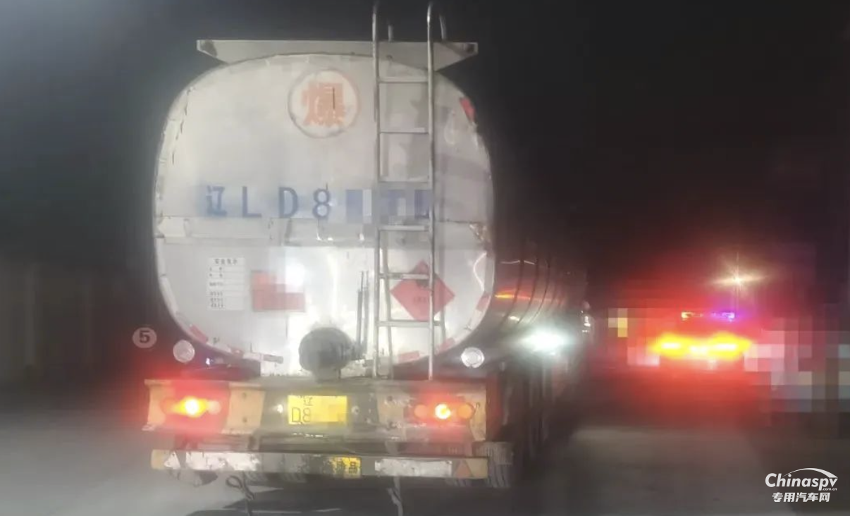 盤錦一危化品司機偽造號牌，被拘重罰！