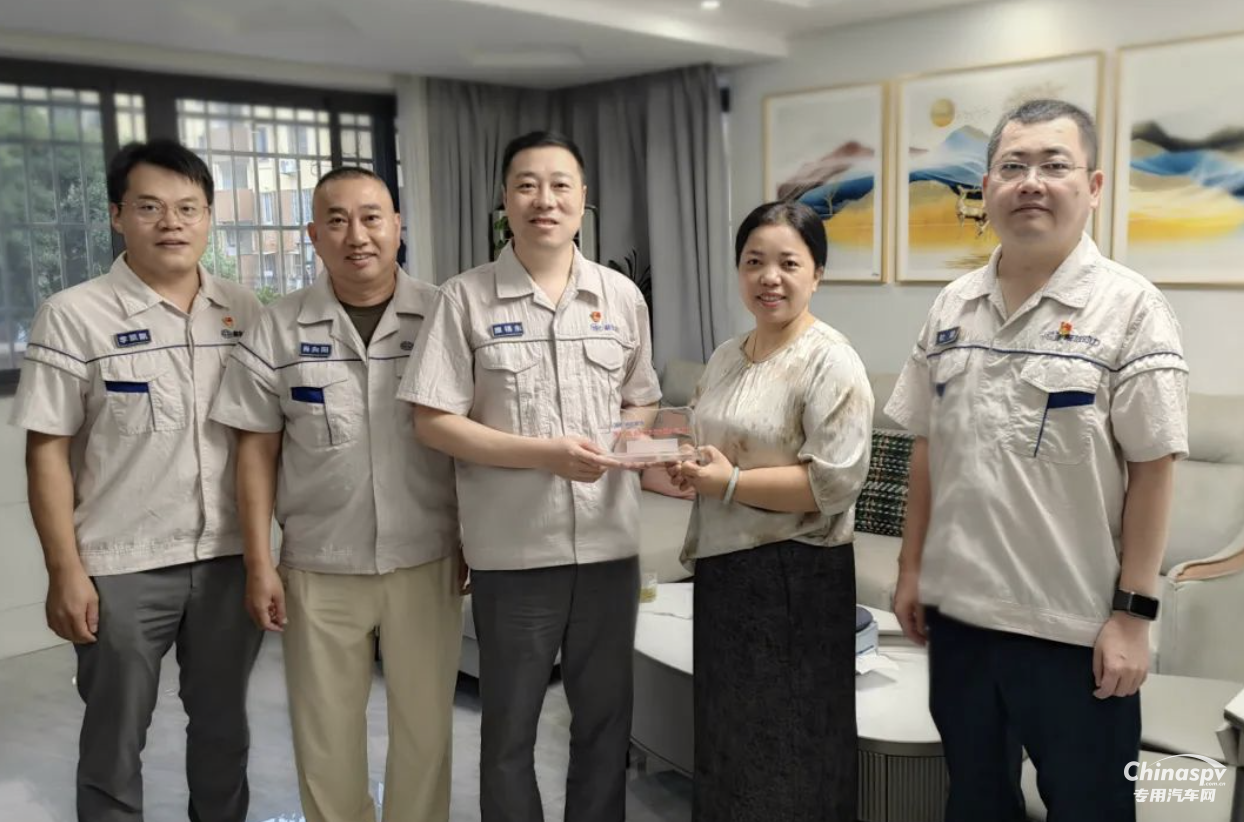 情系海外將士 慰問溫暖后方 解放動(dòng)力領(lǐng)導(dǎo)走訪慰問功勛員工家屬