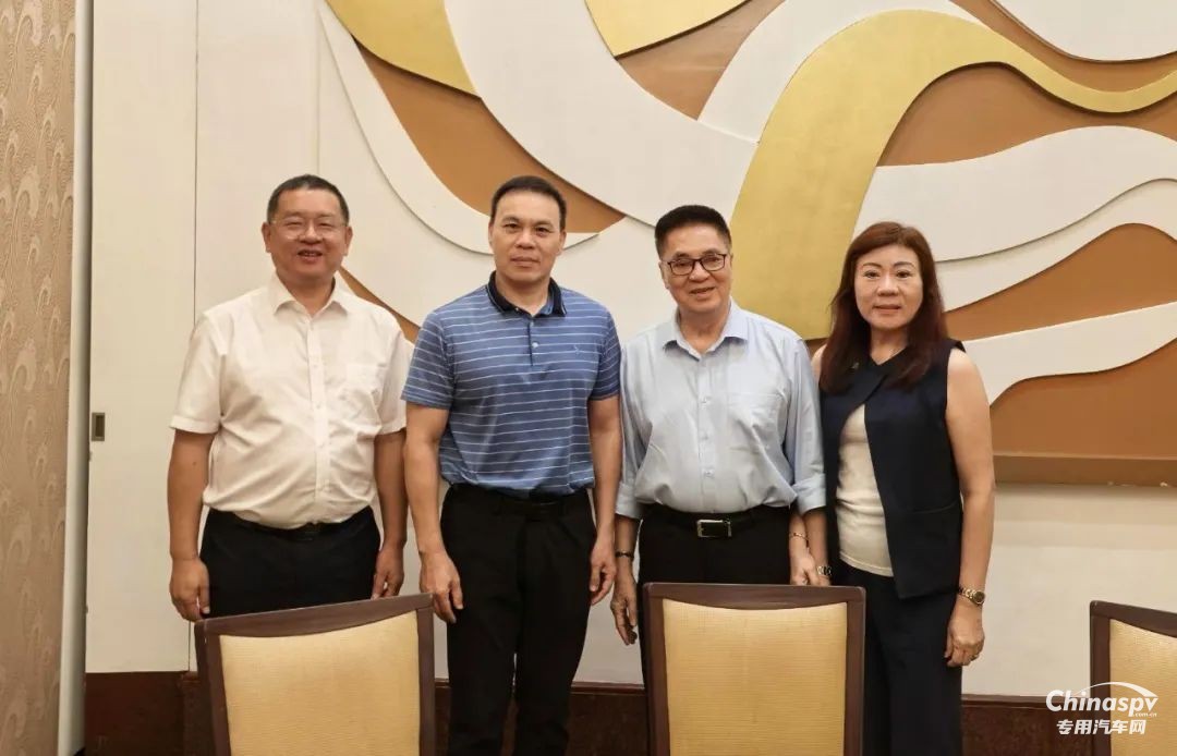 玉柴：李漢陽率隊(duì)走訪菲律賓市場(chǎng)