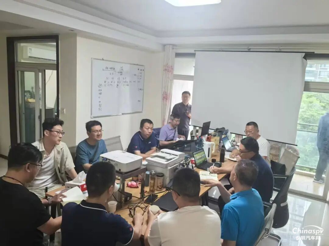 點贊+1！一面錦旗，見證東風(fēng)龍擎暖心服務(wù)