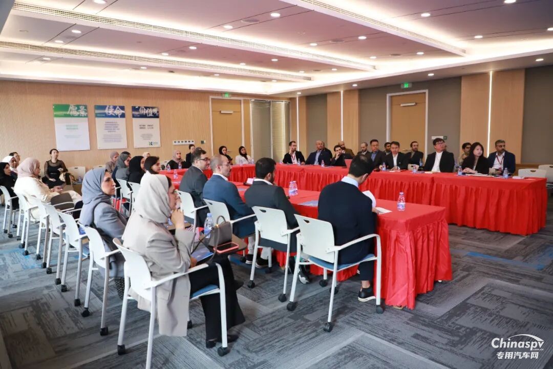 卡塔爾領(lǐng)導(dǎo)力中心代表團(tuán)赴捷氫科技考察