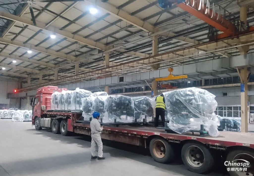 解放動(dòng)力總成事業(yè)部多戰(zhàn)線協(xié)同攻堅(jiān)戰(zhàn)高產(chǎn)