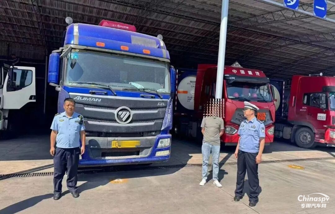 江西查獲貨車(chē)偷運(yùn)危化品被依法處置