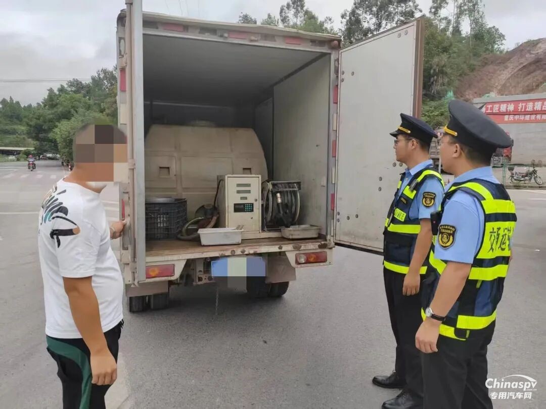 重慶當(dāng)場查獲非法運(yùn)輸柴油1000升