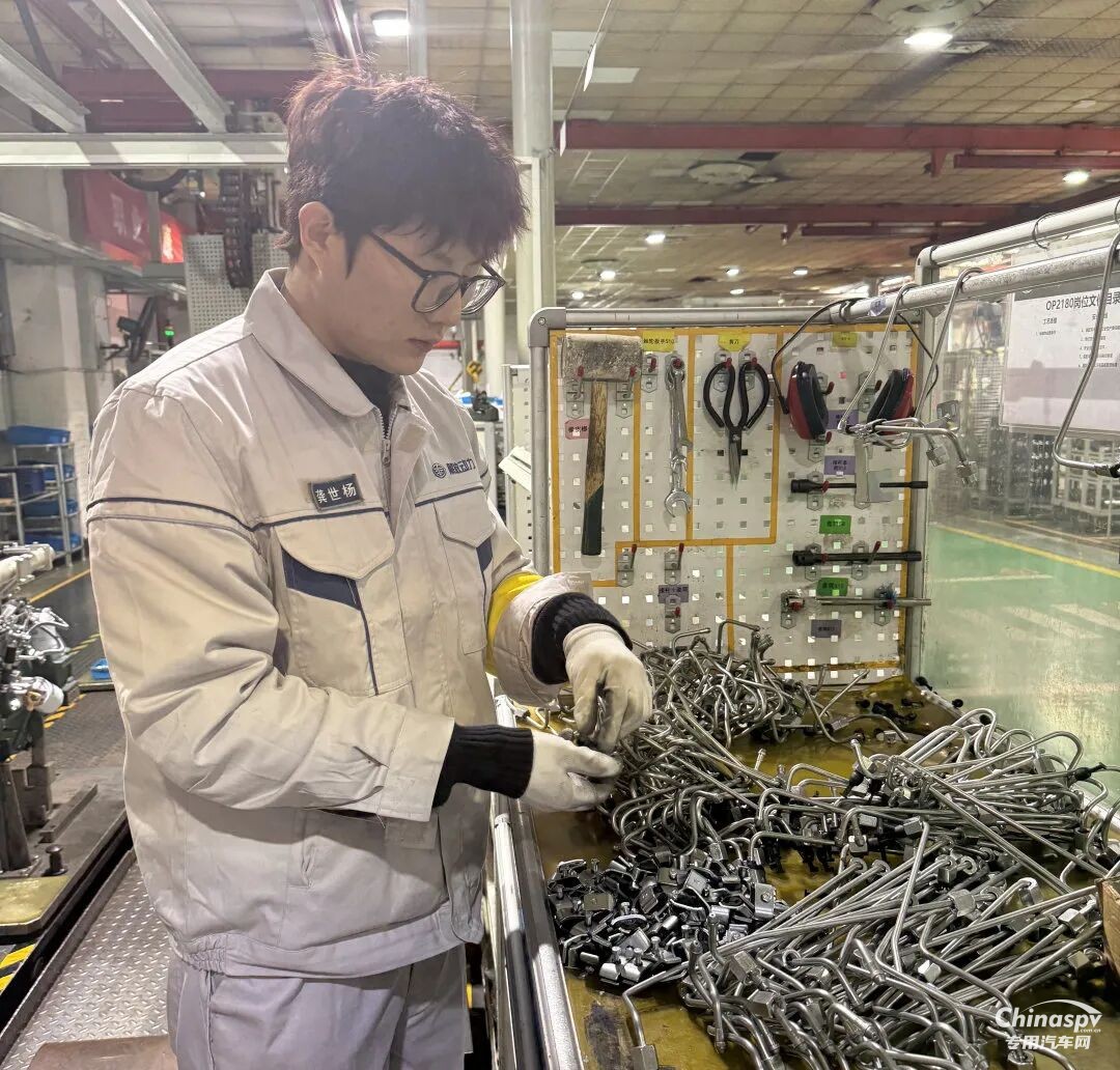 解放動(dòng)力：紅色引擎強(qiáng)動(dòng)能，黨員攻堅(jiān)勇爭先！