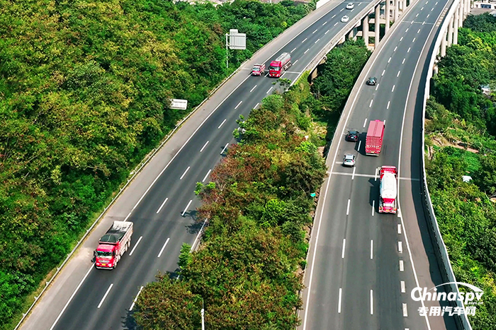 2025年12月9日，京東快遞杭州蕭山國(guó)際機(jī)場(chǎng)門(mén)店正式揭牌運(yùn)營(yíng)。