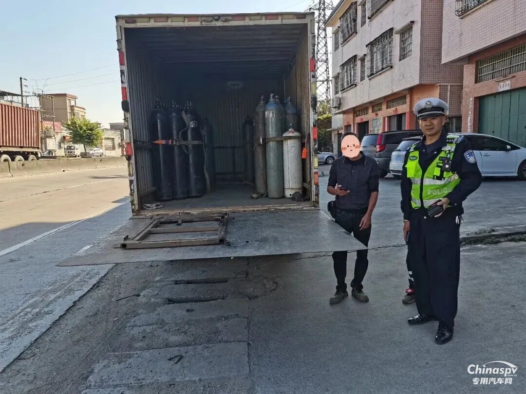 廣東江門查獲一非法運輸?；份p型貨車