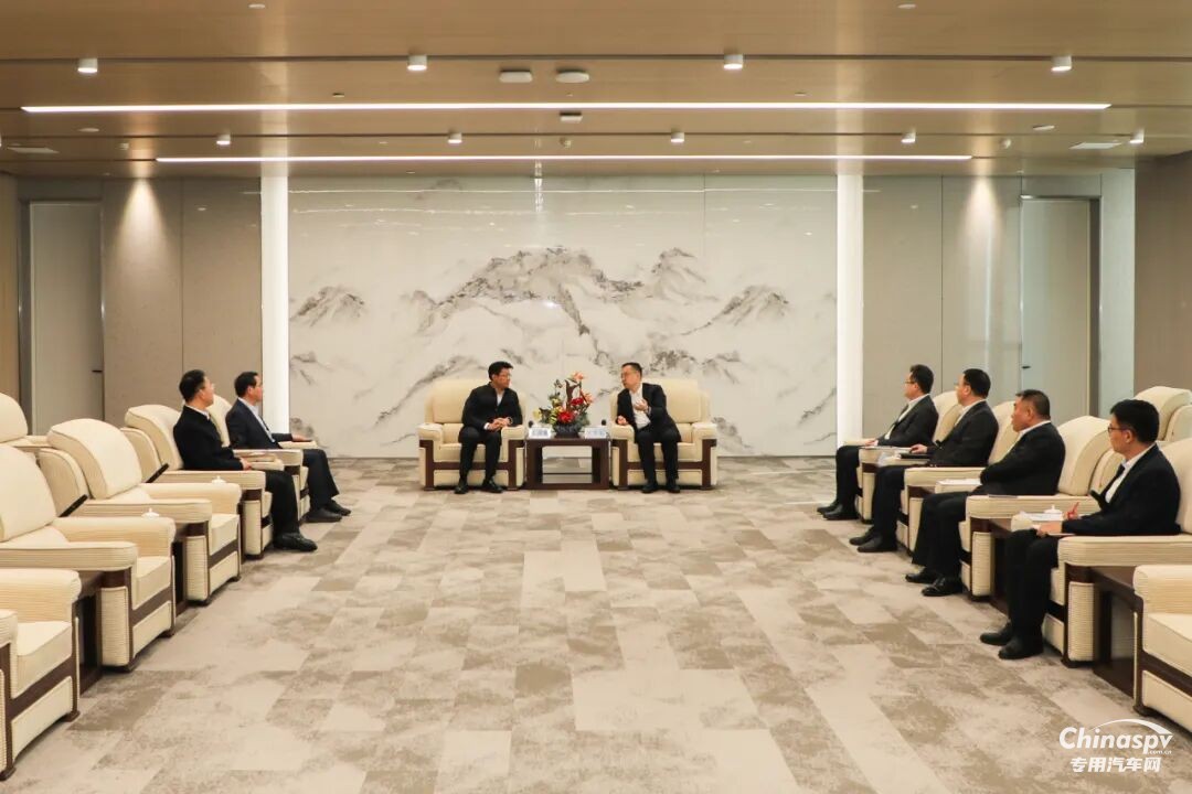 山東重工王志堅(jiān)會(huì)見(jiàn)揚(yáng)州市委書記王進(jìn)健