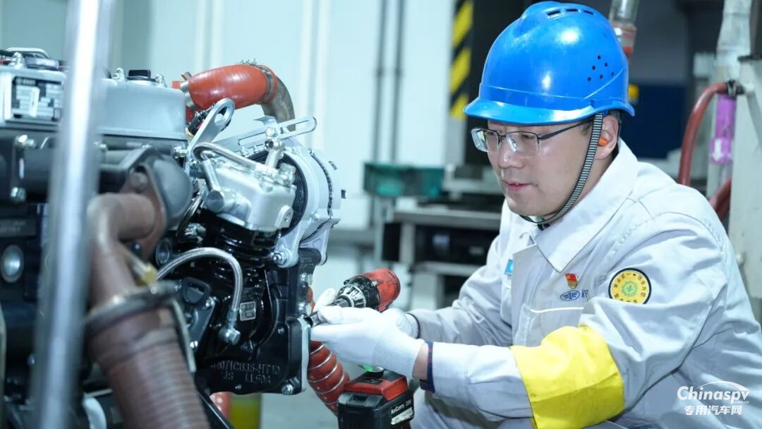 解放動(dòng)力謝子奇：一線(xiàn)淬初心 雙線(xiàn)寫(xiě)擔(dān)當(dāng)