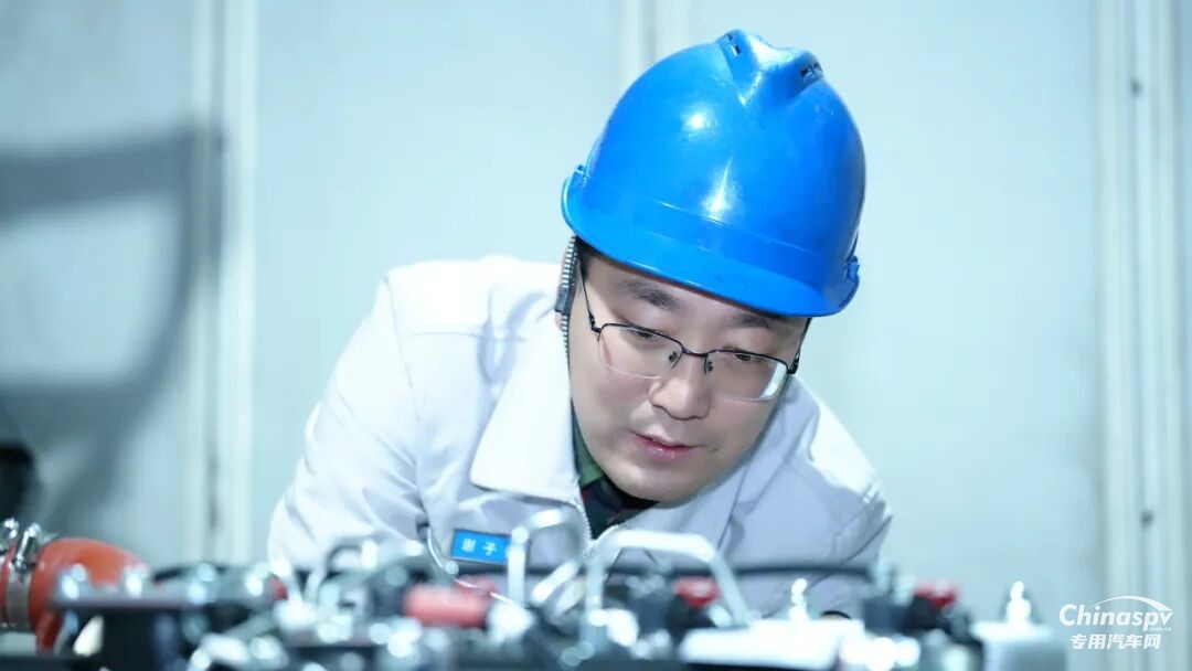 解放動(dòng)力謝子奇：一線(xiàn)淬初心 雙線(xiàn)寫(xiě)擔(dān)當(dāng)